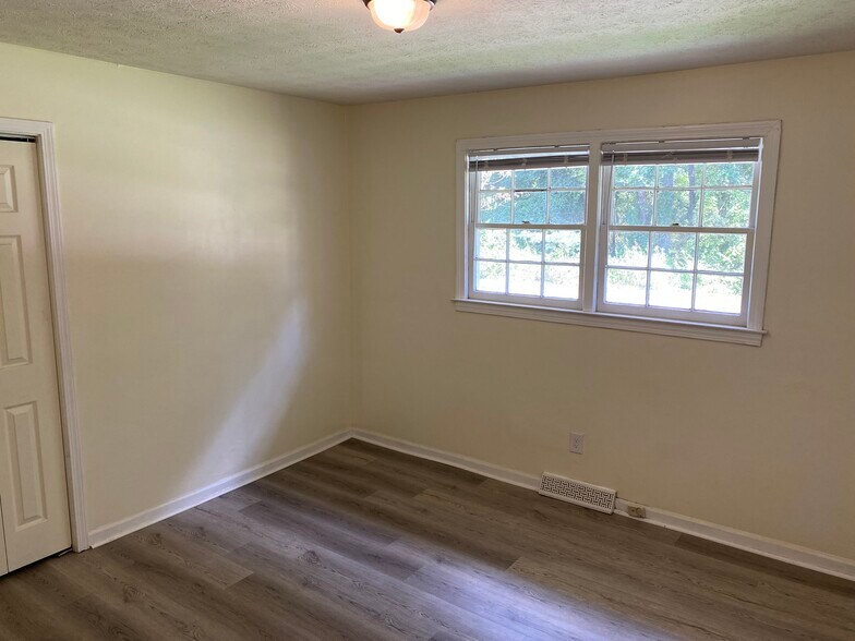 Building Photo - 231 Berea Forest Cir