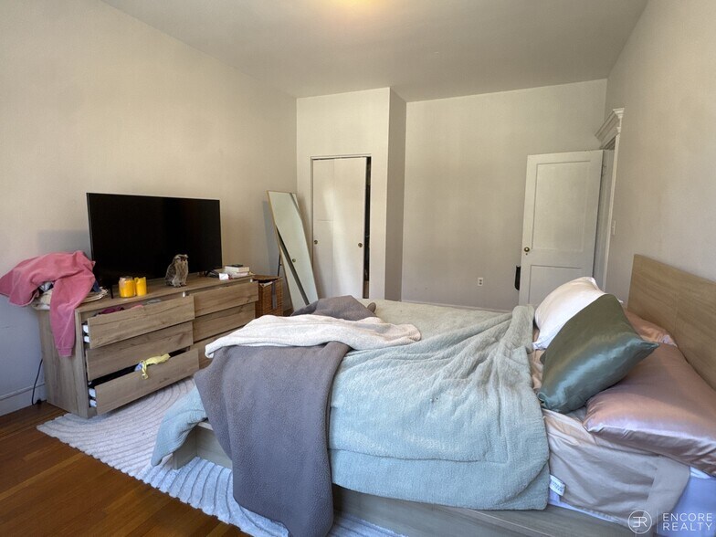 Building Photo - 11 Stearns Rd