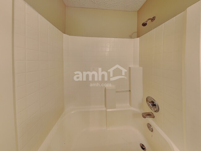 Building Photo - 1484 Persimmon Cir