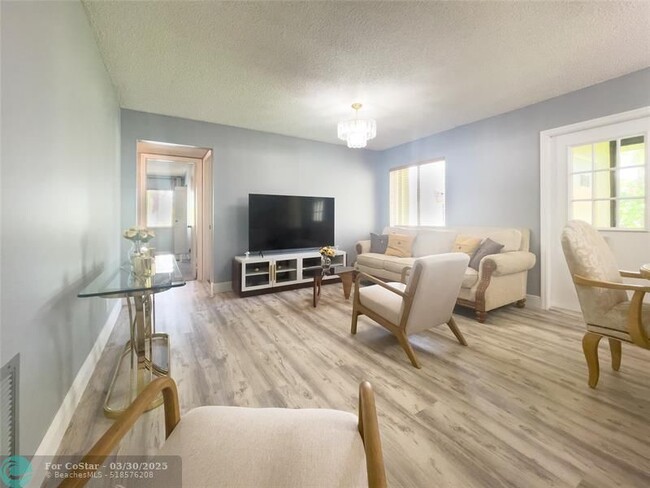 Building Photo - 340 Knotty Pine Cir