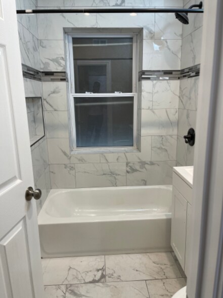 Building Photo - 3342 W Douglas Blvd