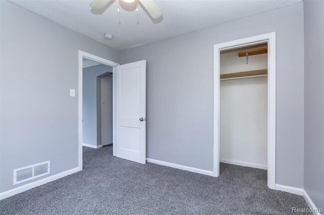 Building Photo - 9712 Cherokee St