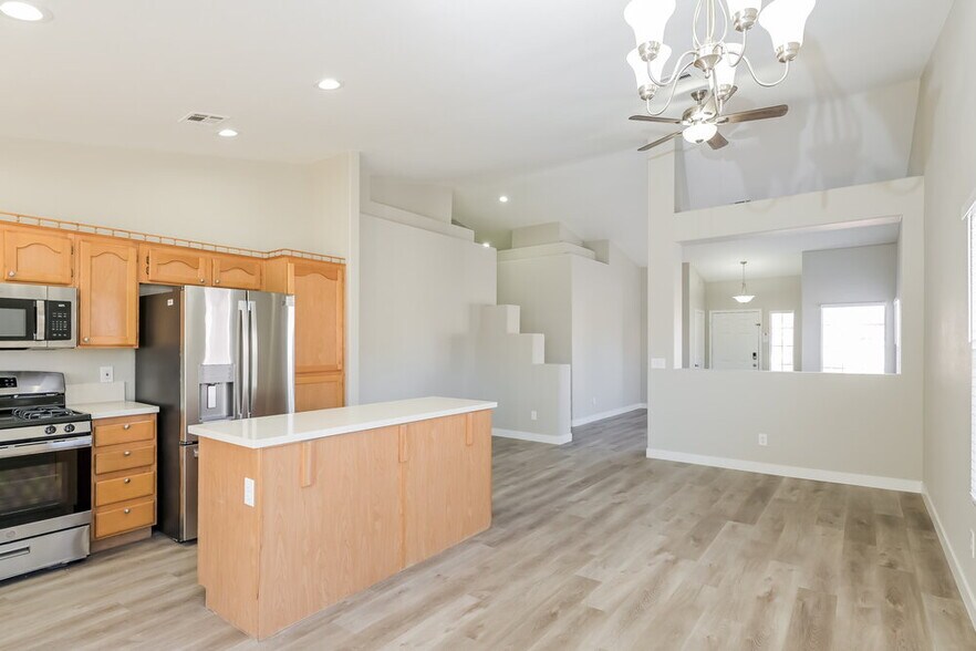 Building Photo - 1283 Silver Knoll Ave