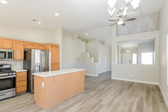 Building Photo - 1283 Silver Knoll Ave