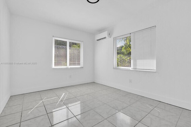 Building Photo - 550 NE 82nd Terrace