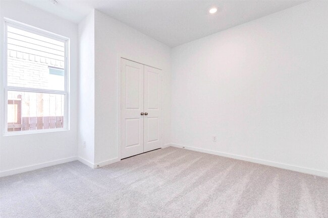 Building Photo - 27410 Sweetwater Bay Dr