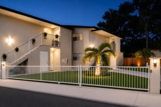 Building Photo - 3741 SW 60th Ave