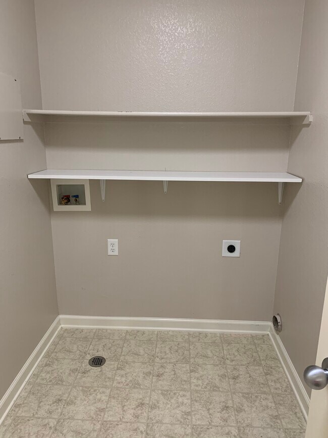 Laundry room - 5551 29th St