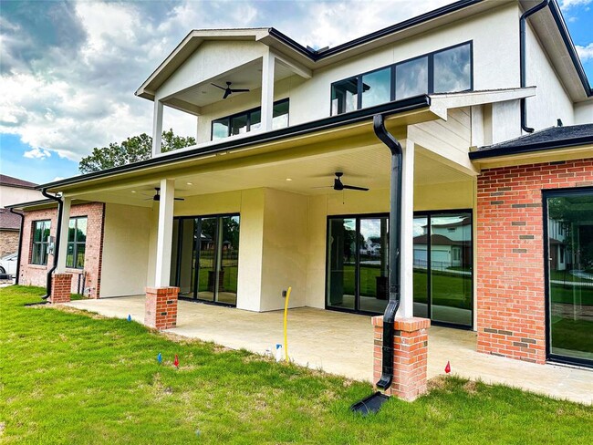 Building Photo - 2010 Huntington Ln