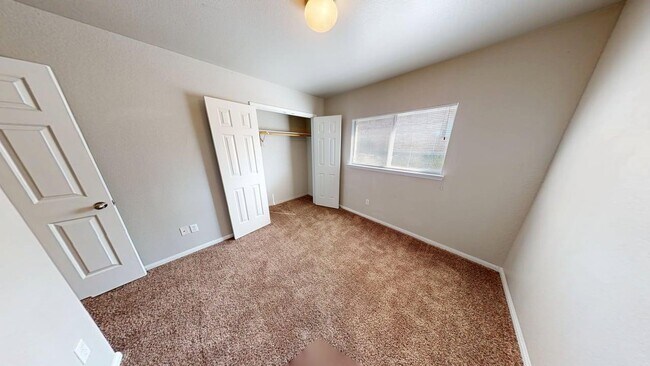 Building Photo - 601 Cattail Cir
