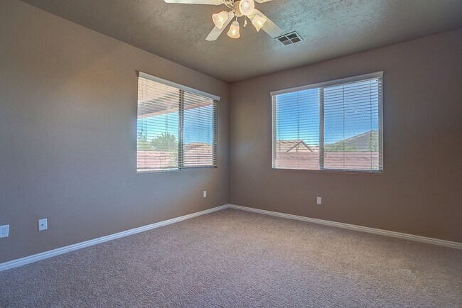 Building Photo - Beautiful Coral Canyon Home with Modern Up...