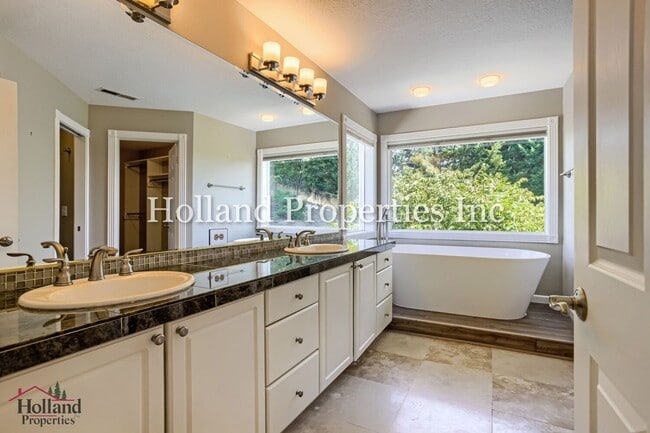 Building Photo - 16308 SW Timberland Dr