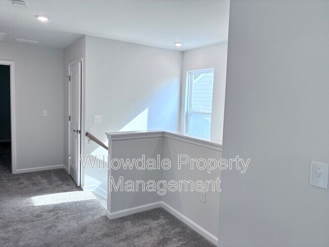 Building Photo - 866 McKenzie Pk Ter