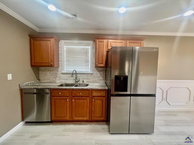 Building Photo - 404 Beechwood Dr