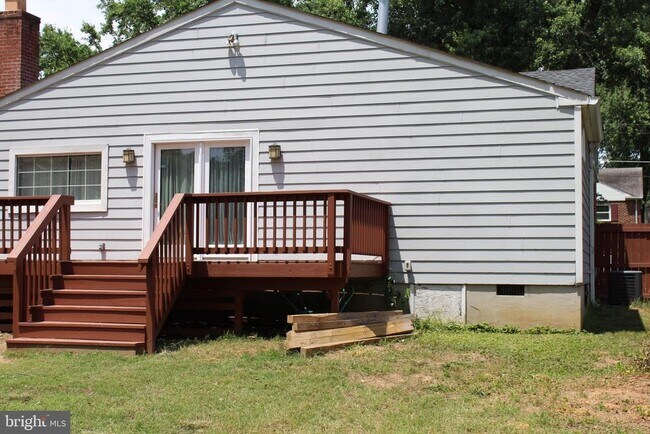 Building Photo - 3808 Delano St