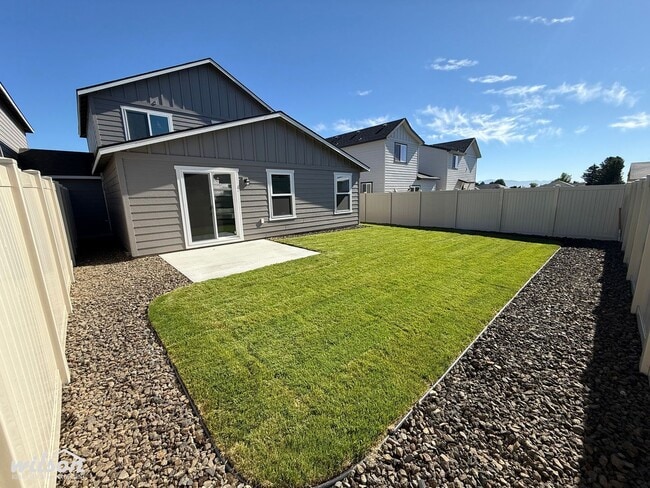 Building Photo - NEW Modern Townhouse with Two Car Garage i...