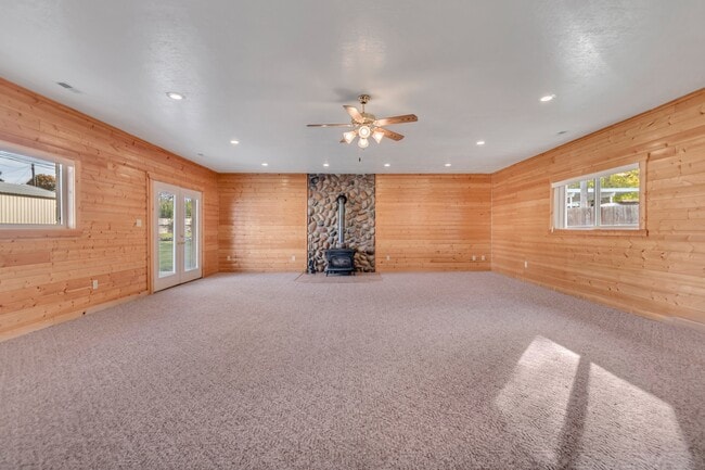 Building Photo - 450 N 500 E