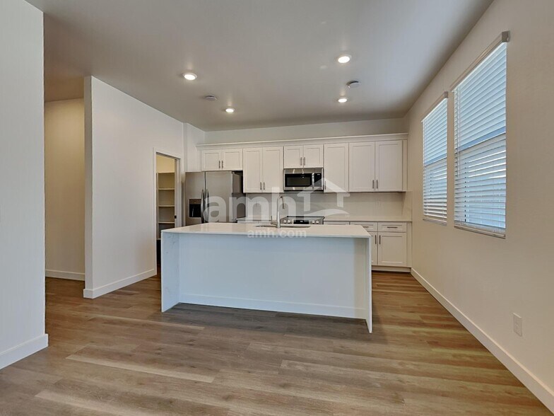 Building Photo - 20177 W Thomas Rd