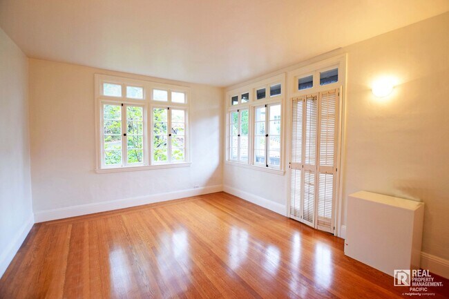 Building Photo - Timeless 4 Bedroom in West Montclair