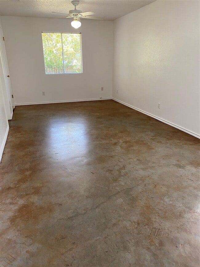 Building Photo - 2406 Broken Oak Dr