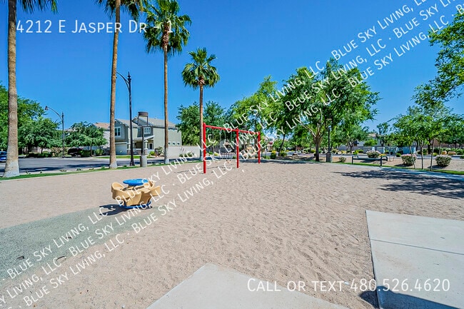Building Photo - 4212 E Jasper Dr