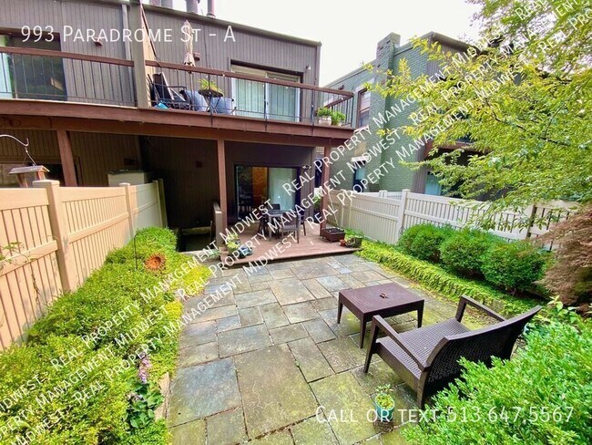 Building Photo - 993 Paradrome St