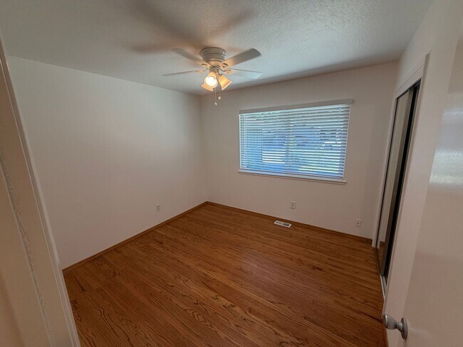 Building Photo - 3 Bedroom | 2 Bathroom | Single Family Home
