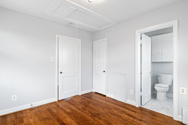 Building Photo - 2 Bed / 1 Bath Bungalow. Dog Friendly. Fenced Yard.