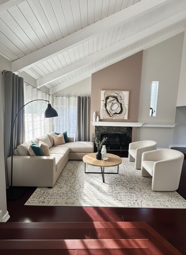 Building Photo - 5BD/4BA POOL HOME IN ALTA VISTA SOUTH | SOLAR SAVINGS | $6,500/mo