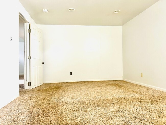 Building Photo - Spacious Home on Large Corner Lot