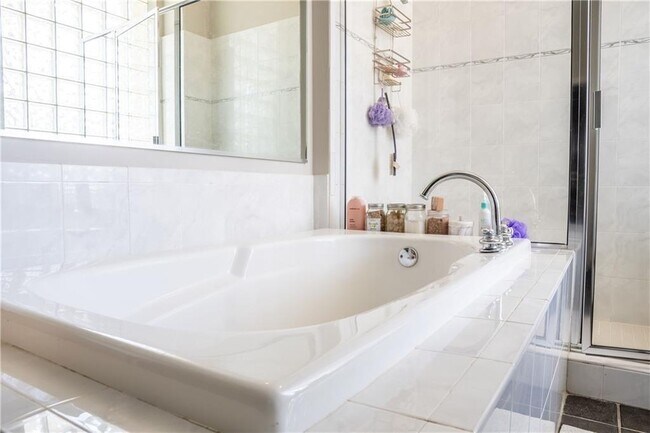 Building Photo - 3820 Roswell Rd NE