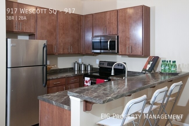 Building Photo - 917 Wescott Square