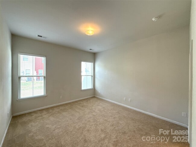 Building Photo - 11060 Discovery Dr NW