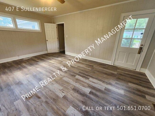 Building Photo - 407 E Sullenberger-