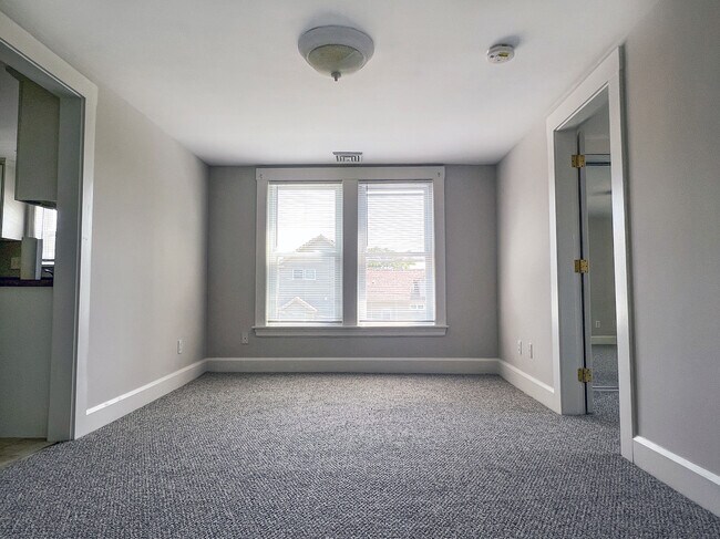 Dining or Living Room - 529 Hildreth St