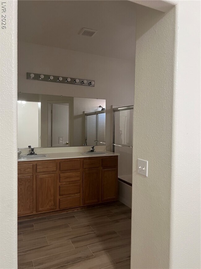 Building Photo - 6273 Highland Gardens Dr