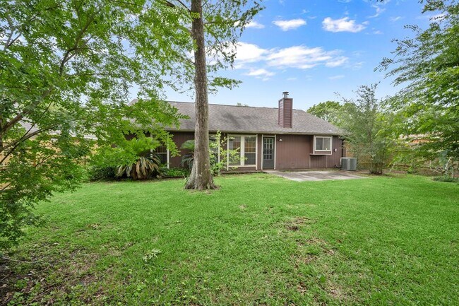 Building Photo - 302 Foxtail Ct