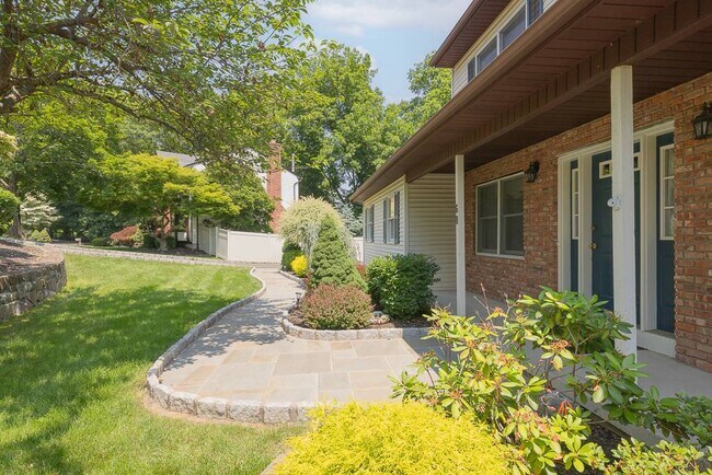 Building Photo - 68 Walter Dr