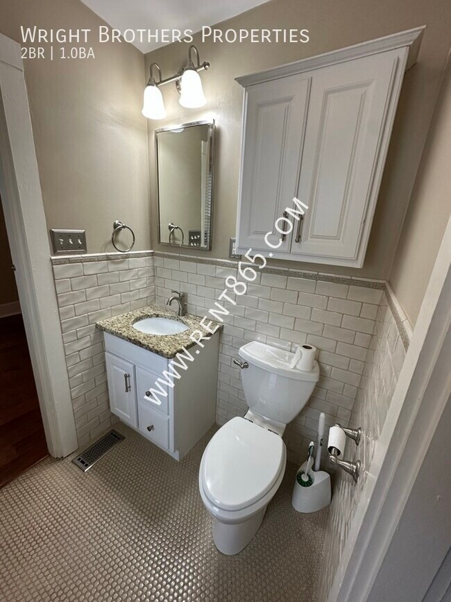 Building Photo - 2525 Bernhurst Dr