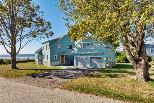 Building Photo - 1 Shoreline Dr