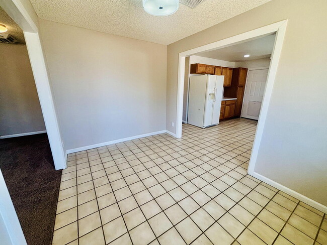 Building Photo - Charming 3-Bedroom with 2 Full Baths on th...