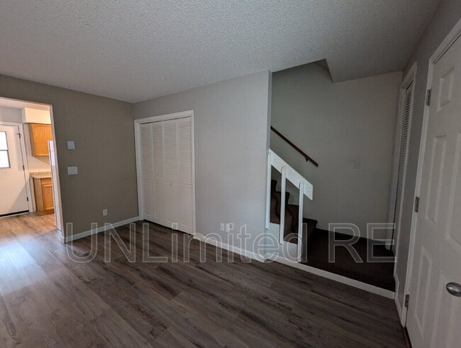 Building Photo - 319 N Park St