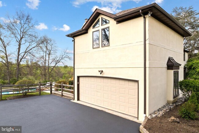 Building Photo - 883 Echo Hill Rd