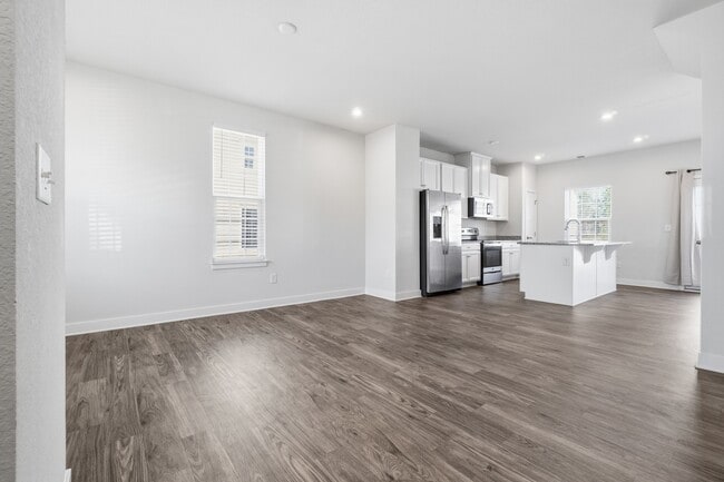 Building Photo - 266 Foxglove Dr