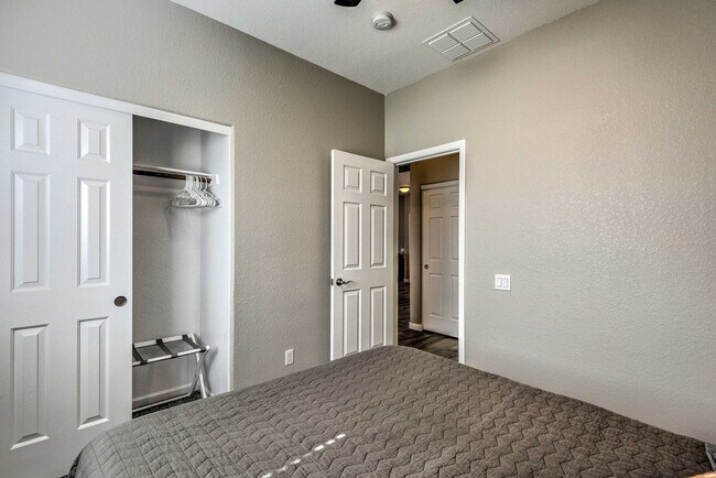 Building Photo - 8226 S Hidden Trail Ct