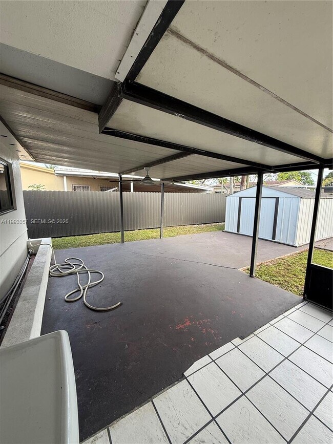 Building Photo - 1050 W 37th St