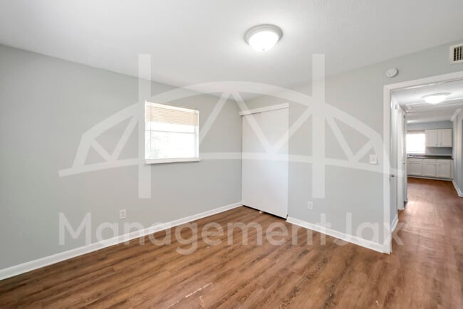 Building Photo - 1586 W 36th St