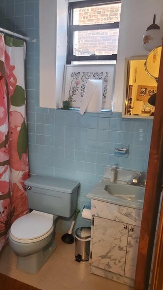 2nd bathroom - 337 Washington St