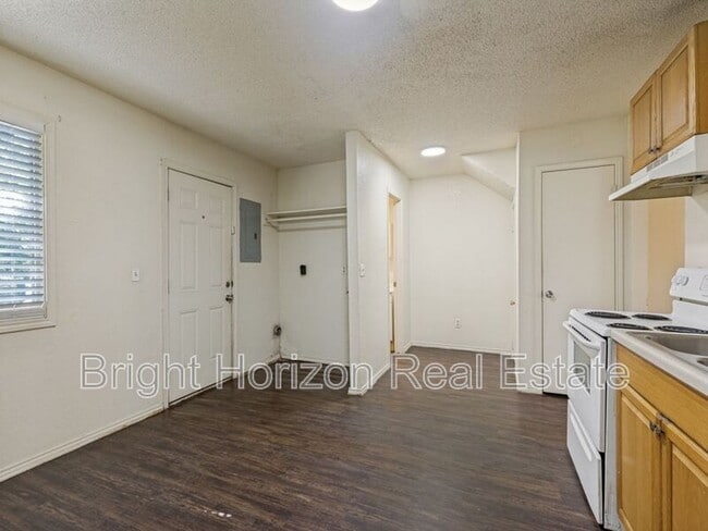 Building Photo - 1408 Arvel Cir