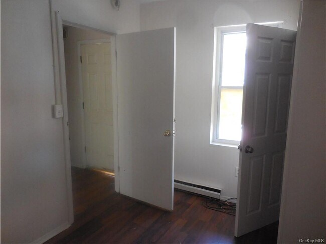 Building Photo - 130 Johnston St